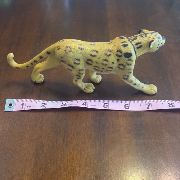 Plastic cheetah toy - Picture 2 of 6